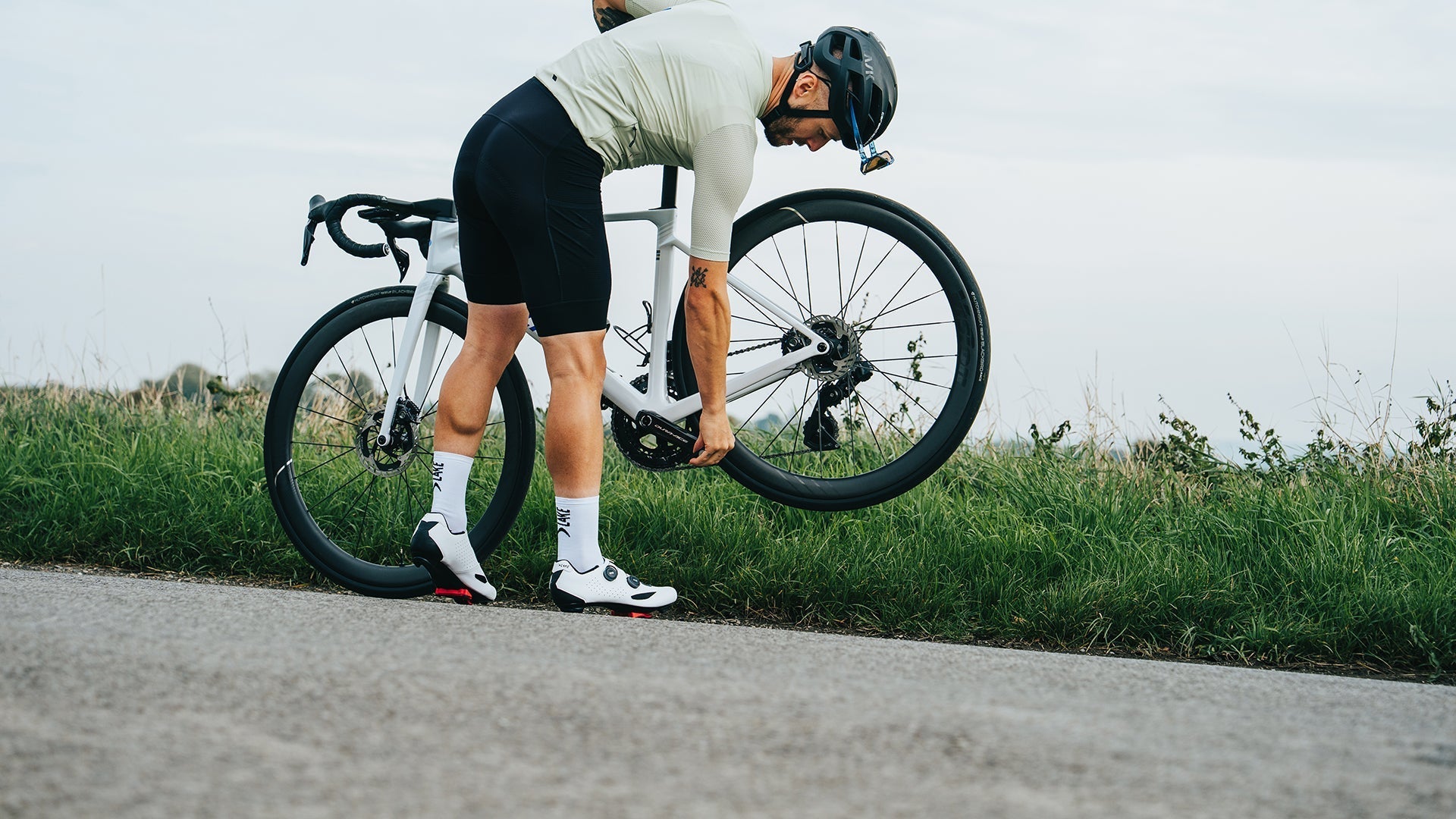 How to choose cycling shoes: The Complete Guide